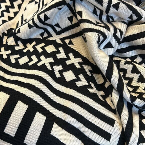 Larry Levine black white Aztec print open cardigan with hi low hem size M EUC - Picture 10 of 10